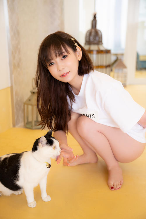 【公開】中川翔子、話題の写真集から“激レアしょこたん”解禁...