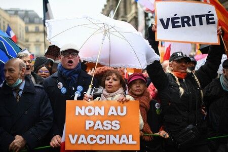 【ノーマスク】フランス各地で１０万人超が抗議デモ　 ワクチン義務化法案めぐり・・・