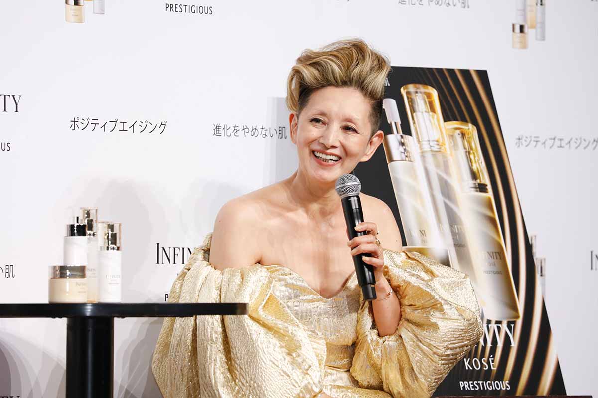 【芸能】夏木マリ（73）仰天ドレスショットに脚光