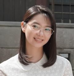 ＜カムカムエヴリバディ＞“メガネっ娘”新川優愛にファン熱視線 過去朝ドラでは吉岡里帆、松本穂香、森七菜が人気に