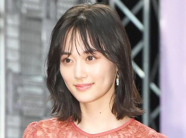 【乃木坂46】山下美月「CanCam」イベントでバブリーな格好