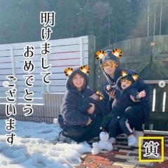 矢口真里、年賀状風の家族4人写真に批判殺到「人の気持ちを理解して」