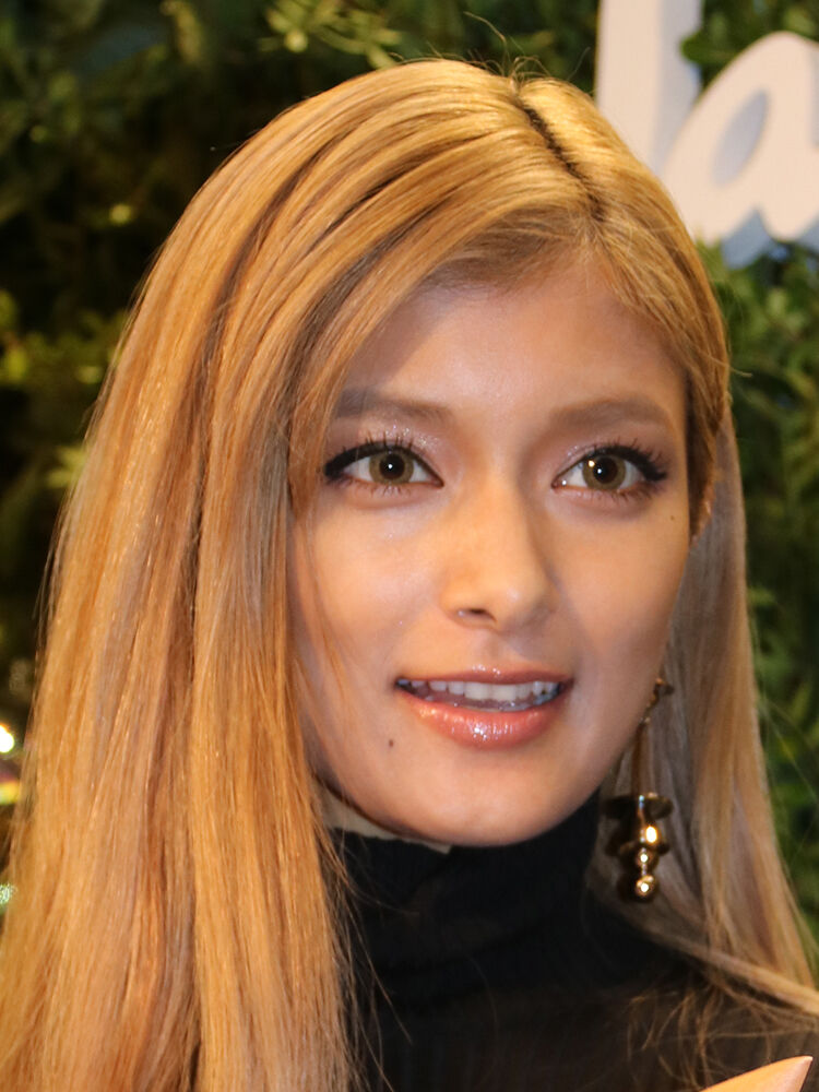 【芸能】ローラ（35）人生初「生きている鶏さんを捕まえて、絞めて、解体」