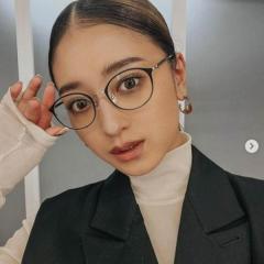【普通】みちょぱ、黒縁メガネ姿の知的姿に絶賛の声「大人ぽくて綺麗」