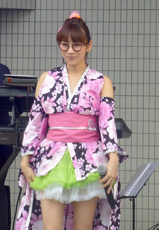 【朗報】時東ぁみさん(35)と行く日帰りバスツアー、昼食ピザ付きでおひとり様3万5000円！
