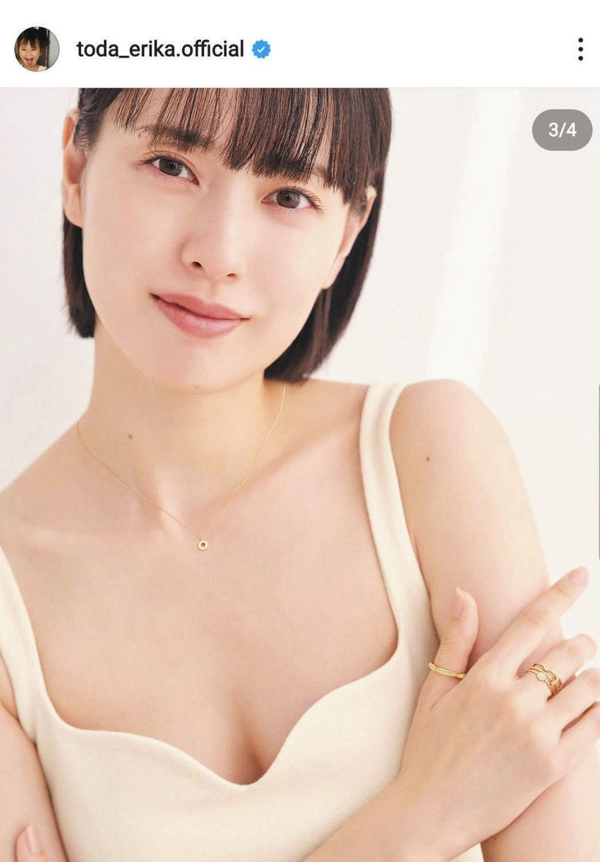 【芸能】戸田恵梨香が胸元露出した透き通るような美肌ショット公開