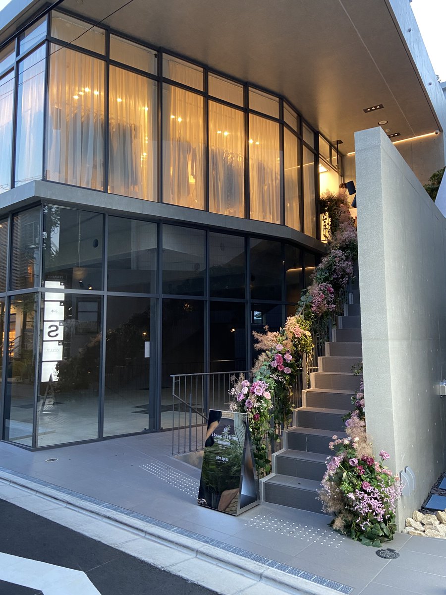 【元AKB48】小嶋陽菜の店が凄いんだが