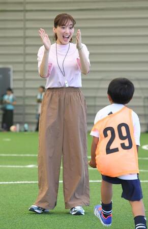 【芸能】綾瀬はるか（39）小学生フットサルイベント飛び入り参加