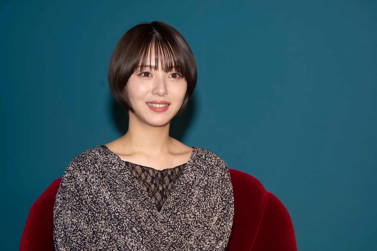 【朗報】浜辺美波さん（24）ベルトをするとスタイル抜群だった