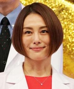 【難病】米倉涼子 難病との闘いを告白「段々真っすぐ歩けなくなる」