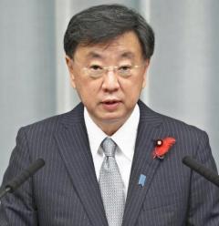 【癒着・中抜き】１０万円給付「全額現金」容認しつつ…松野官房長官「クーポンを基本に検討して」