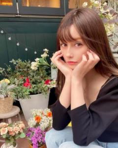 ダレノガレ明美、シャツの下はどうなってる？シースルー越しのウエストラインにドキ！
