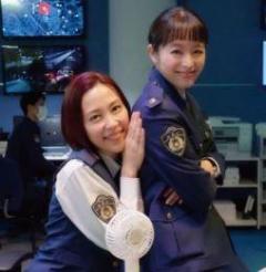 清野菜名、木村佳乃と仲良く寄り添いニッコリ「No Activity」でクセ強警察官に？