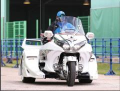 【マンネリ】新庄監督、三輪バイクで登場 プロ野球　次は何するの？？？