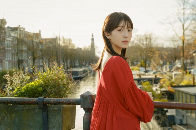 【芸能】浜辺美波（24）写真集で“どすっぴんショット”に挑戦