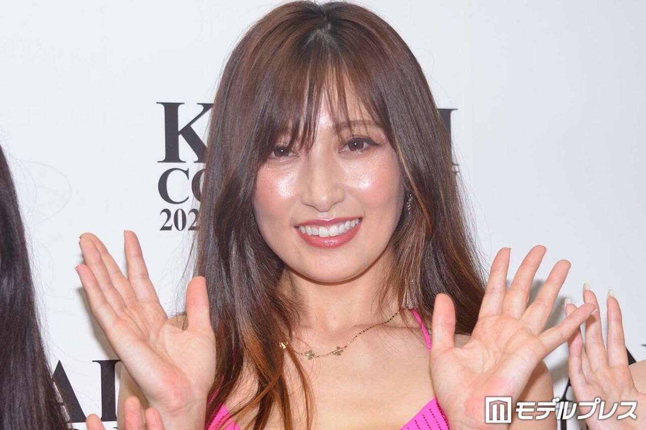 【芸能】熊田曜子（43）ランウェイにピンクの水着姿で登場！