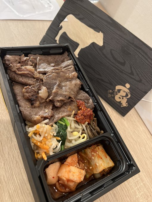 【悲報】宮迫さんの弁当(1個2000円)完売→関係者が爆買いしてただけでした