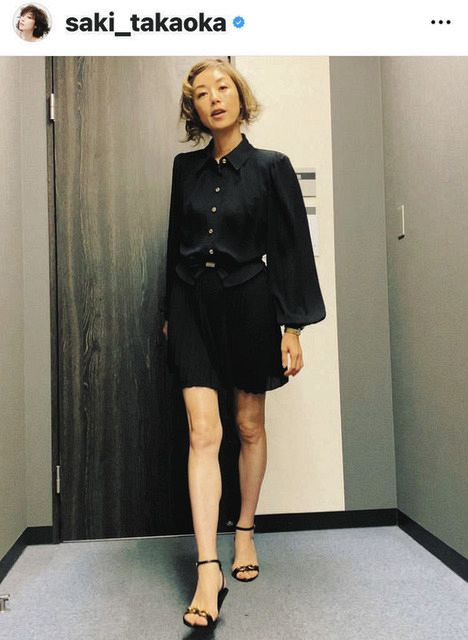 女優の高岡早紀さん（50） バースデーライブで美脚を公開