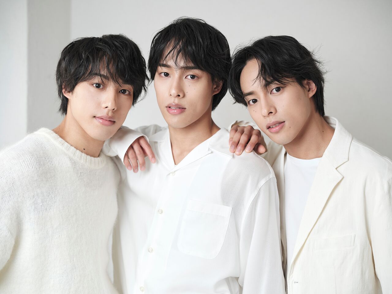 【芸能】一卵性三つ子・佐藤三兄弟、あまりに激似で報道陣も困惑 …