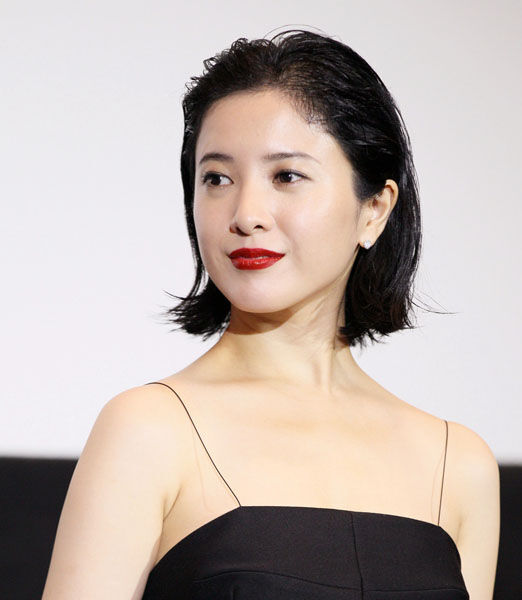 【芸能】吉高由里子（37）「近々皆様にご報告がございます」に反響続々