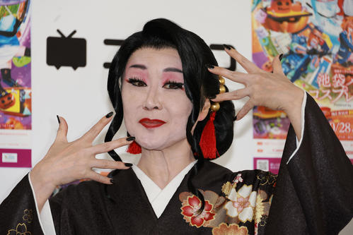 【画像】大物歌手の小林幸子さん、鬼滅の刃で最もエロい”あのキャラ”のコスプレを披露される。