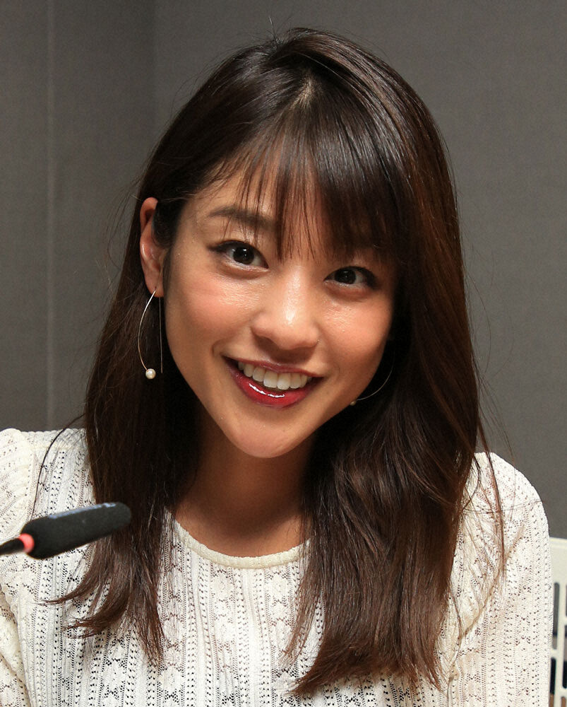 【芸能】岡副麻希（32）水着姿公開　娘とプール満喫