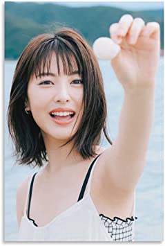 バスト渓谷を解禁？浜辺美波「水着写真集」発売で飛び交う“期待と不安”