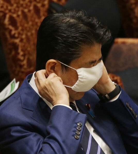 【速報】安倍、新年早々「コロナ5類扱い」発言　
