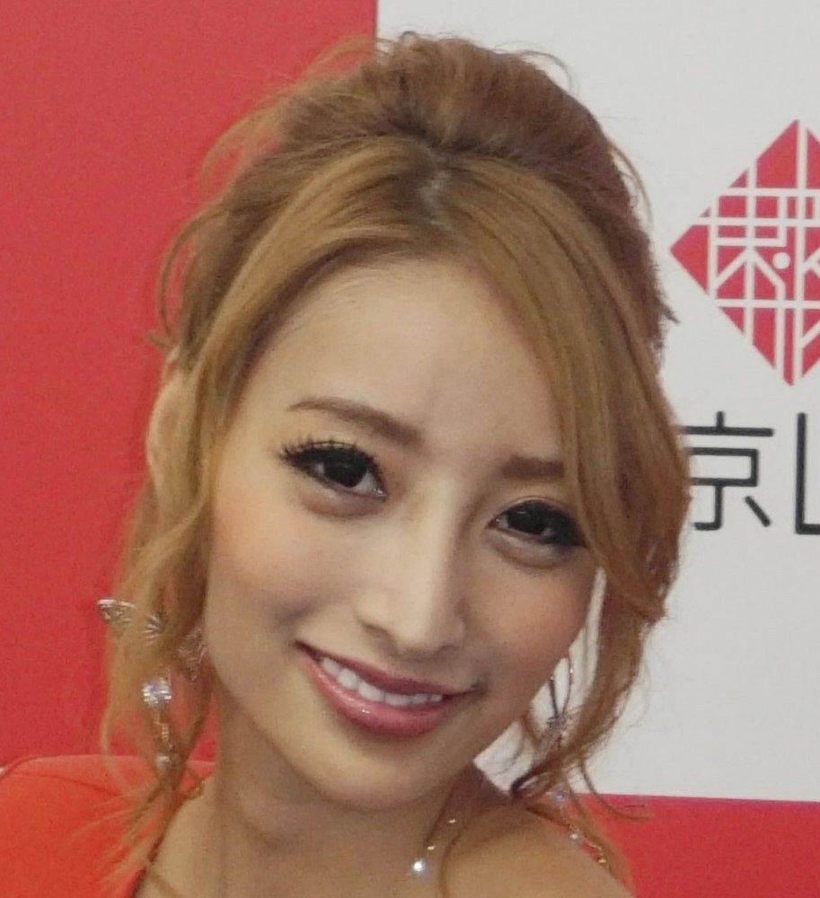 【芸能】加藤紗里（35）清楚系にイメチェンで 雰囲気ガラリ