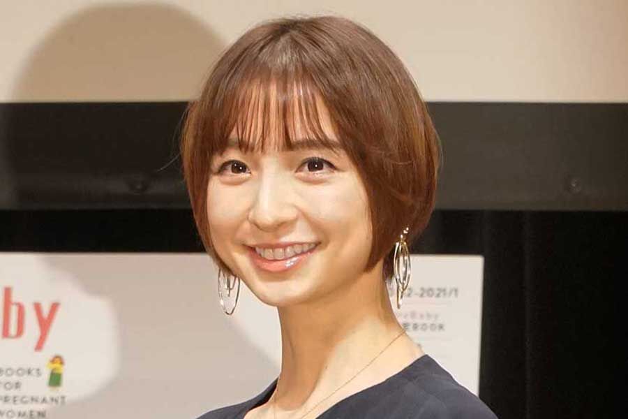 【芸能】篠田麻里子（37）、安斉かれん（24）とアイドル姿を披露！