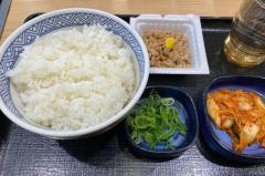 牛丼の底に肉を隠す吉野家の裏ワザ「肉下」は本当にできるのか？ 試してみた！