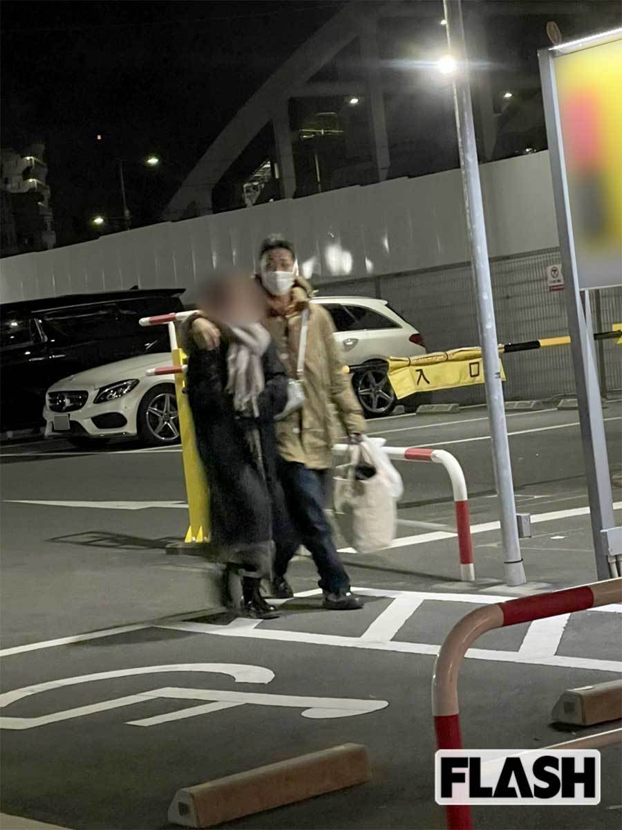 【FLASH】『香水』瑛人を支える新恋人！　