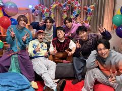 ジャニーズWEST・小瀧望、重岡大毅の肩を抱く。7人の爽やか笑顔にキュン