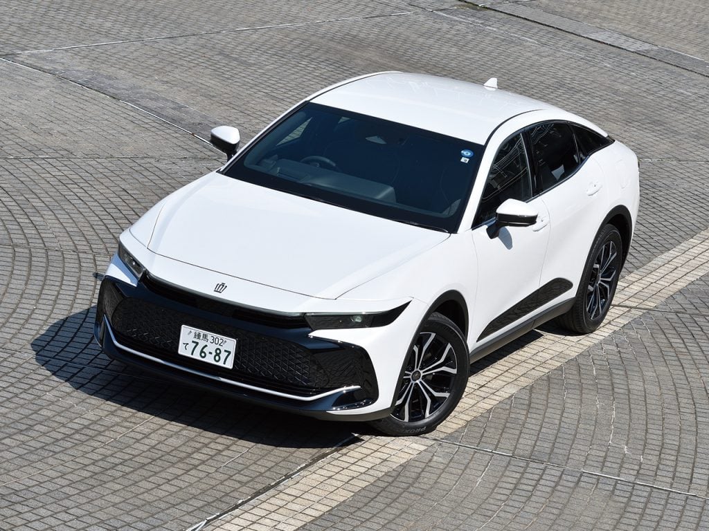 【悲報】不評な新型クラウンSUV、実車はカッコいい！？