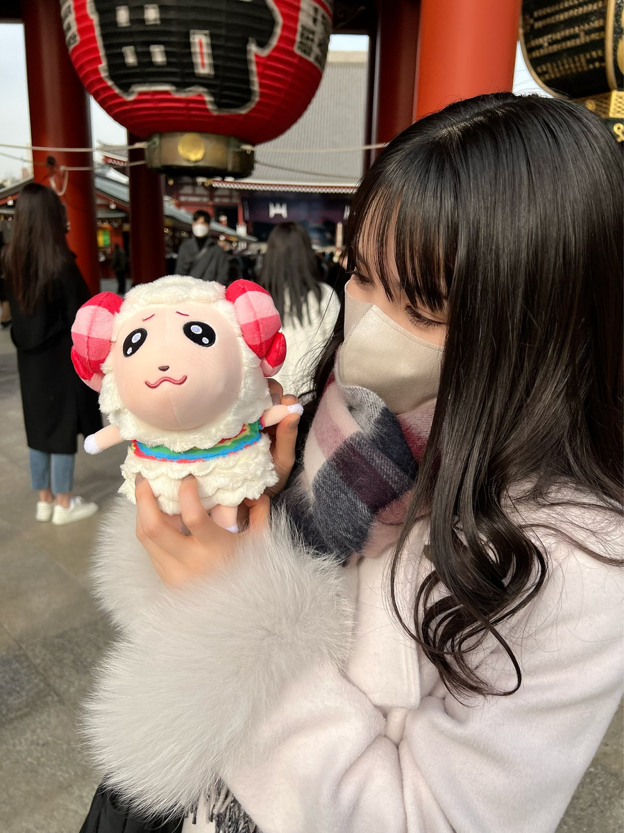 道重さゆみ（33）さん、ぬいぐるみと一緒に初詣に行ってクリームソーダを飲んでモツ鍋を食べる