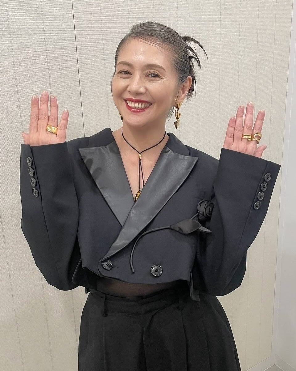 【芸能】小泉今日子（59）メガネ＆白T＆ひっつめ髪”超自然体姿もにじみ出る美貌で魅了  [冬月記者★]