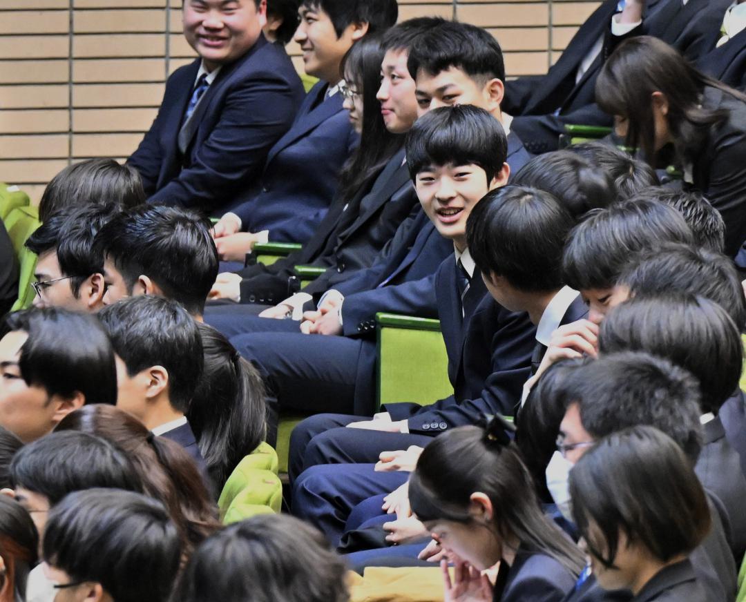 【皇室】悠仁さま「スナックともんじゃ焼き屋でアルバイトしたい」