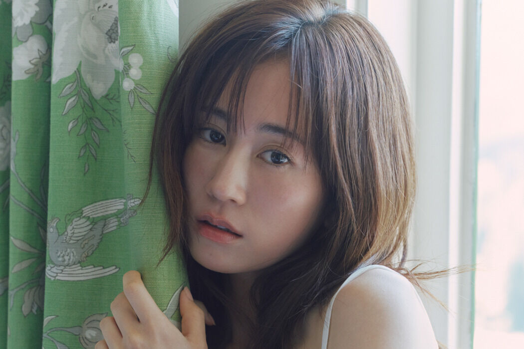 【画像】前田敦子さん（34）の写真集、乳首が…