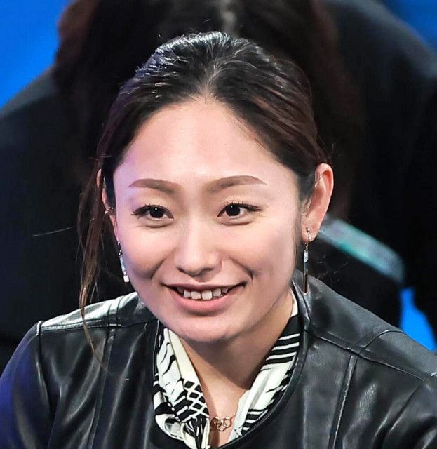【文春】安藤美姫（36）が16歳教え子と"手つなぎデート”密着写真