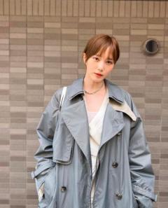 【私服】本田翼、トレンチコート×胸元ざっくりインナーが爽やかセクシー！