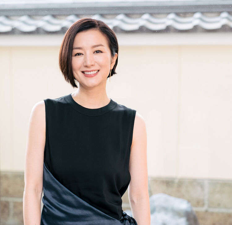 【芸能】休養中の鈴木京香　“人生初”ショートヘア”に 　