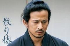 【陰謀】岡田准一、土下座で謝罪「坊主にして芸能界を引退します」
