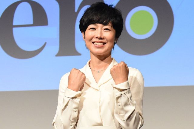 【news zero】有働由美子アナ（44）顔に複数の大きな絆創膏を貼り痛々しい姿で生出演
