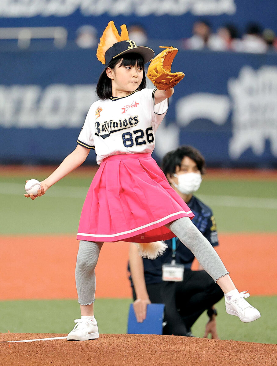 【芸能】海老蔵長女・市川ぼたん、ネコ耳＆しっぽ姿ではじめての始球式