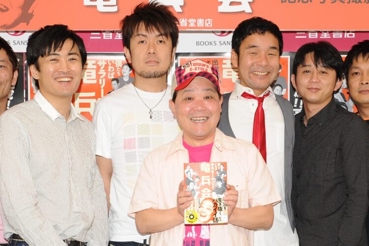 【芸能】有吉弘行が「集まり」 “竜兵会”メンバーとの写真に反響