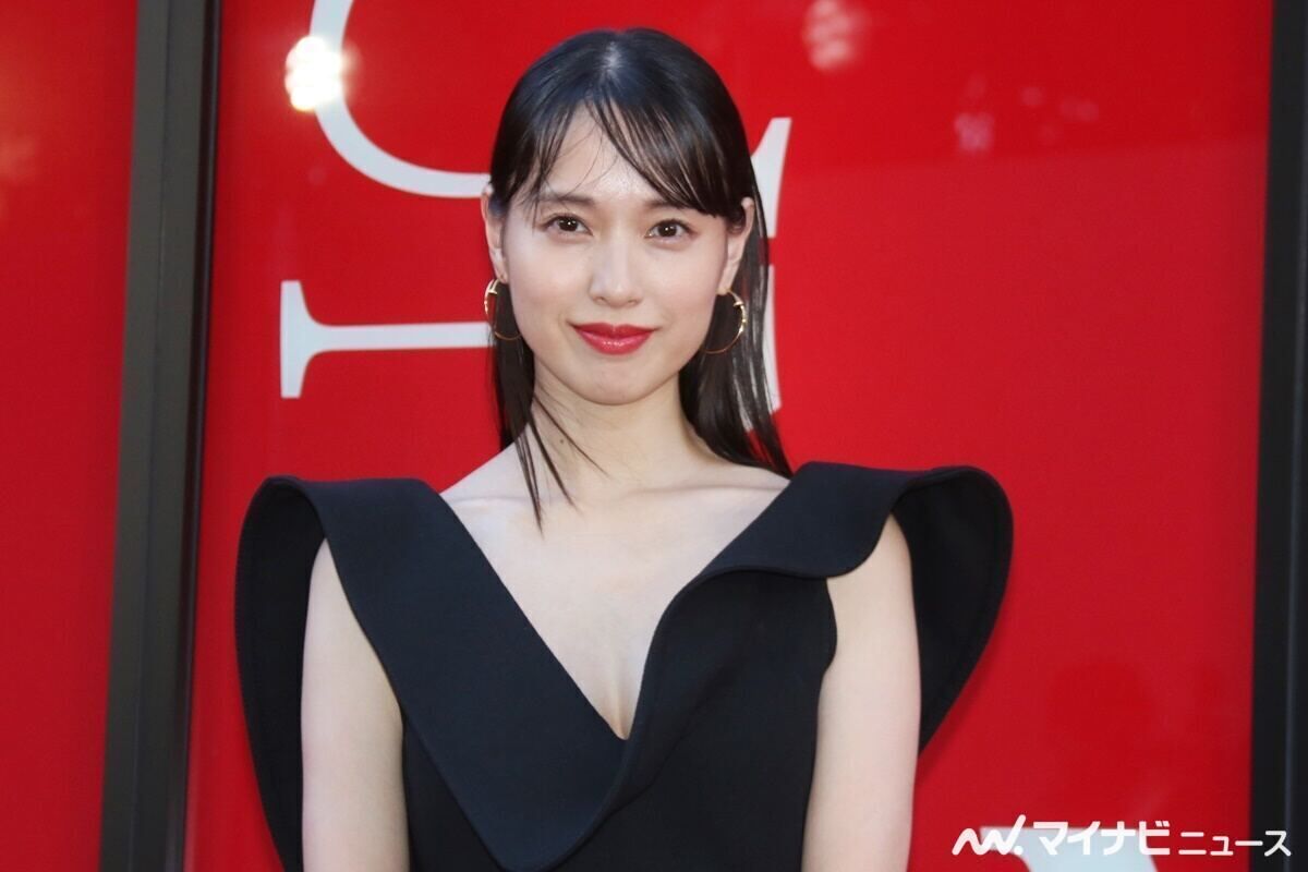 【芸能】戸田恵梨香（35）胸元ざっくりドレス姿披露