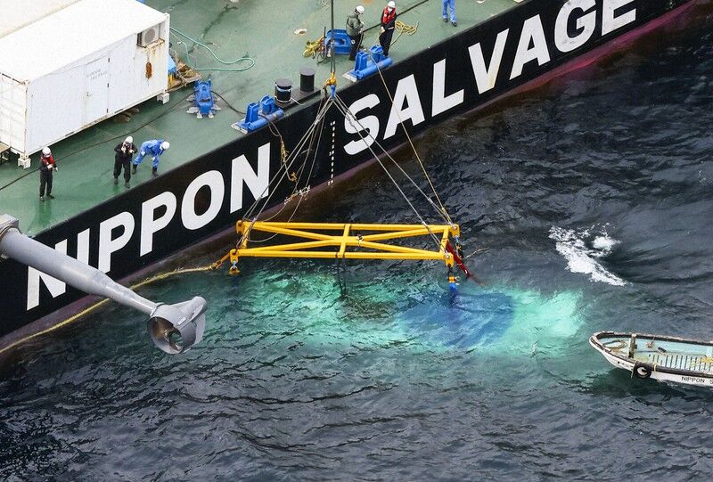 【コント】つり上げたカズワン、沈没地点より深い182ｍの海底に落下