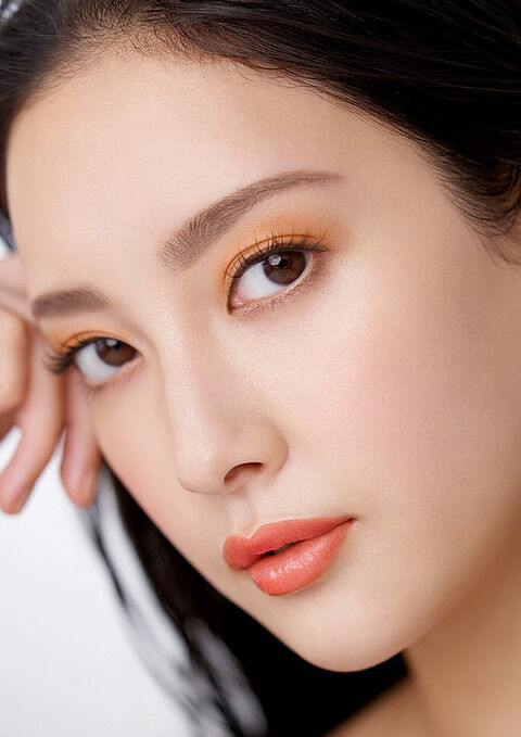 【芸能】菜々緒、圧巻美ヒップあらわな水着姿