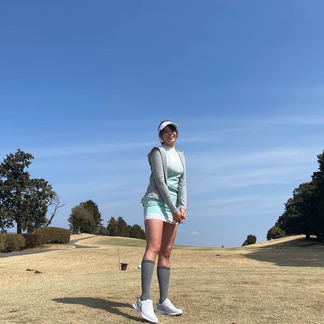 【画像】稲村亜美さんの服の上からでも分かる恵体