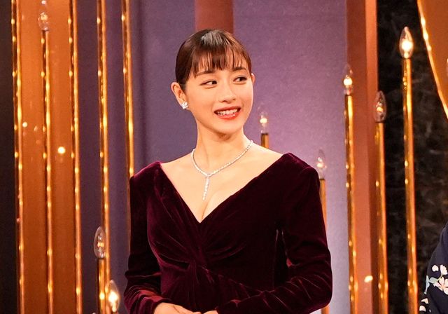 【芸能】石原さとみ（38）腹部ふっくら姿　第2子妊娠＆今月で産休
